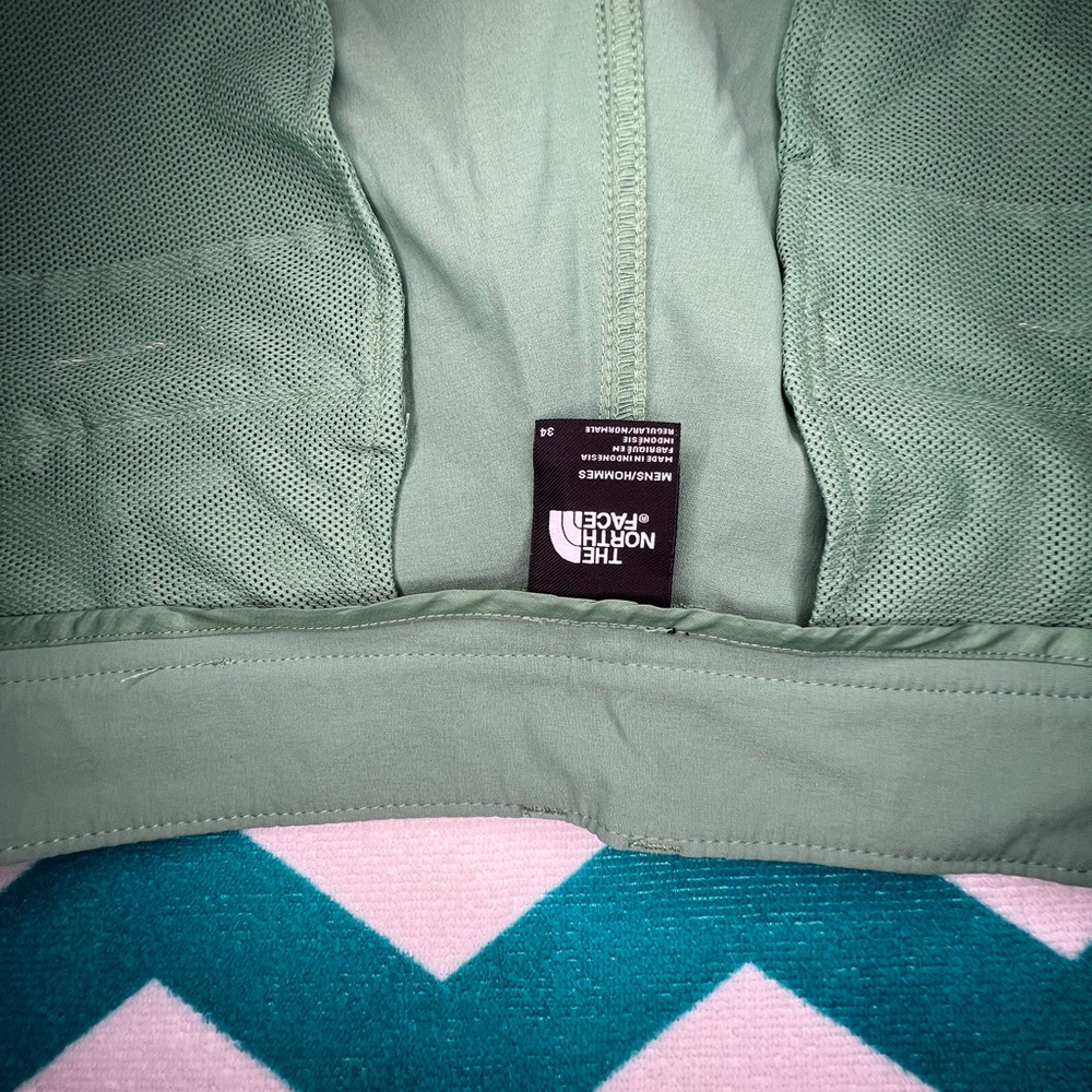 The North Face Green Flat Front Shorts #34 - Picture 2 of 6